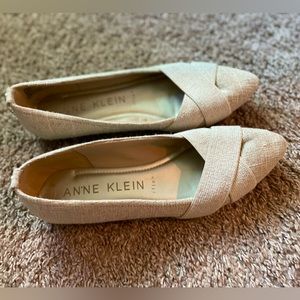 Classic tan flats; excellent condition
